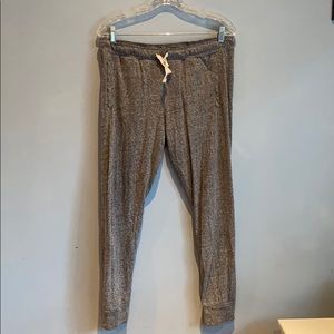 soft jersey-knit cuffed sweats ☁️✨